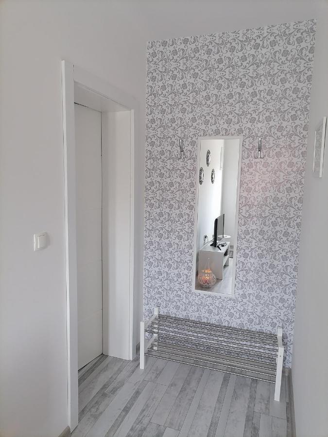 Apartman Lidija Dinjiska Exterior photo