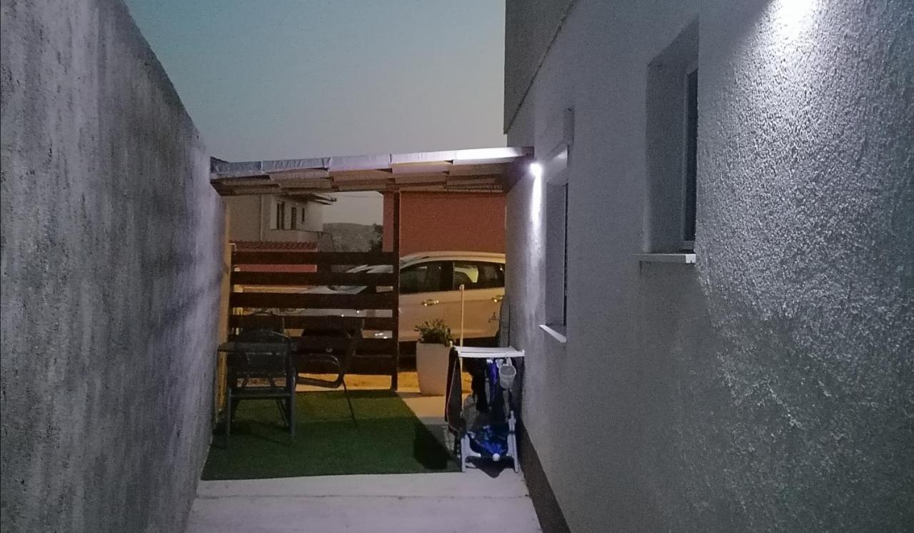 Apartman Lidija Dinjiska Exterior photo